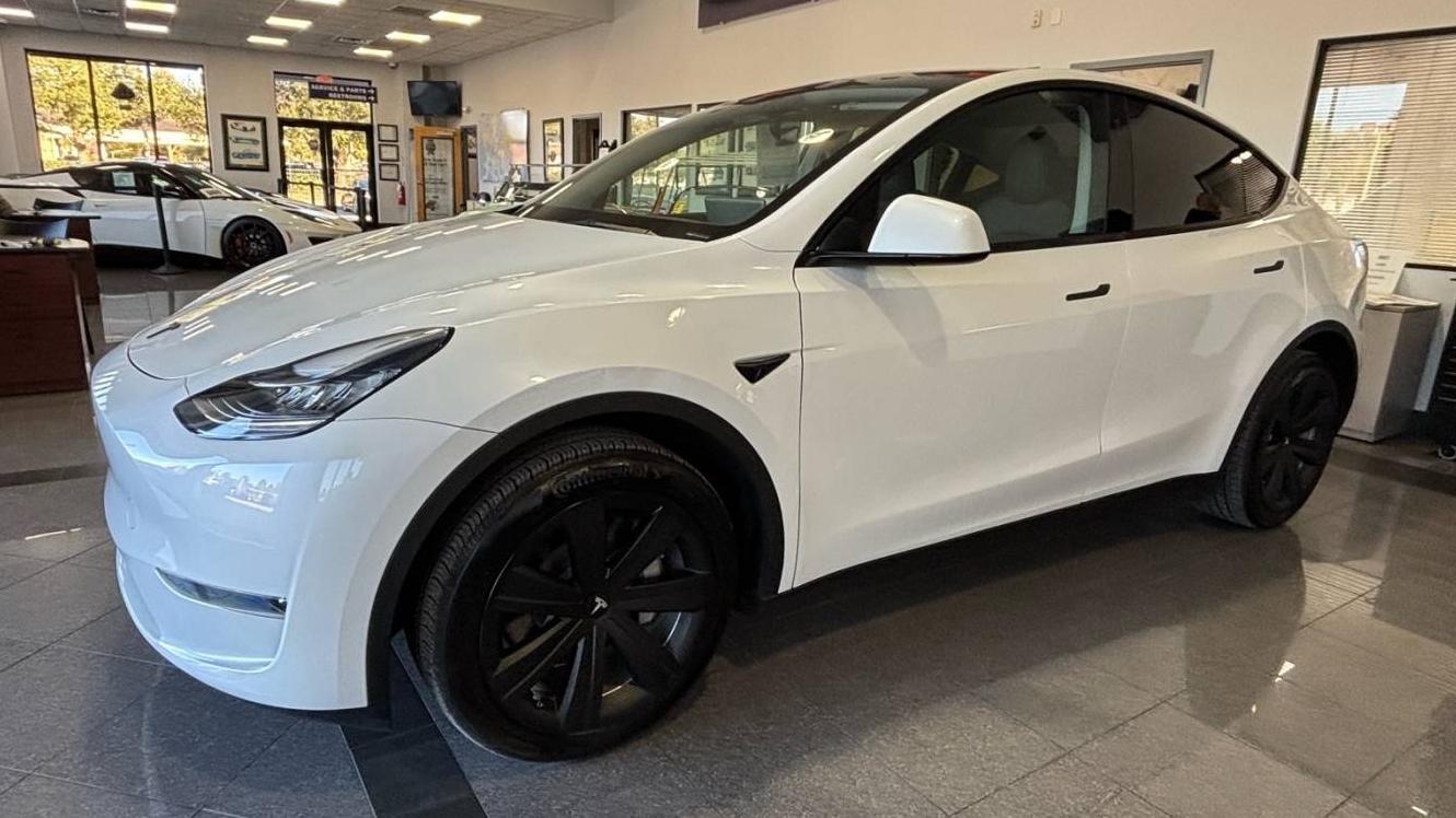 TESLA MODEL Y 2023 7SAYGDEE4PA076830 image